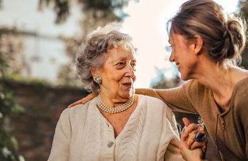 Assistenti familiari e cura delle persone anziane