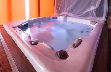 Private Luxury Spa - Jacuzzi