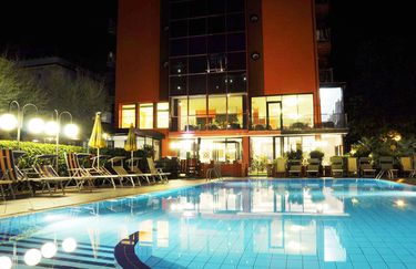 Hotel Prestigio - piscina