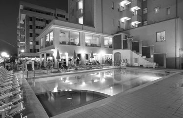 hotel-abacus-piscina-sera